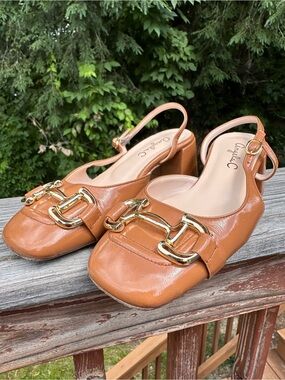 Angel C Tan Patent Slingback Mules with Gold Buckle size 36 made in Italy